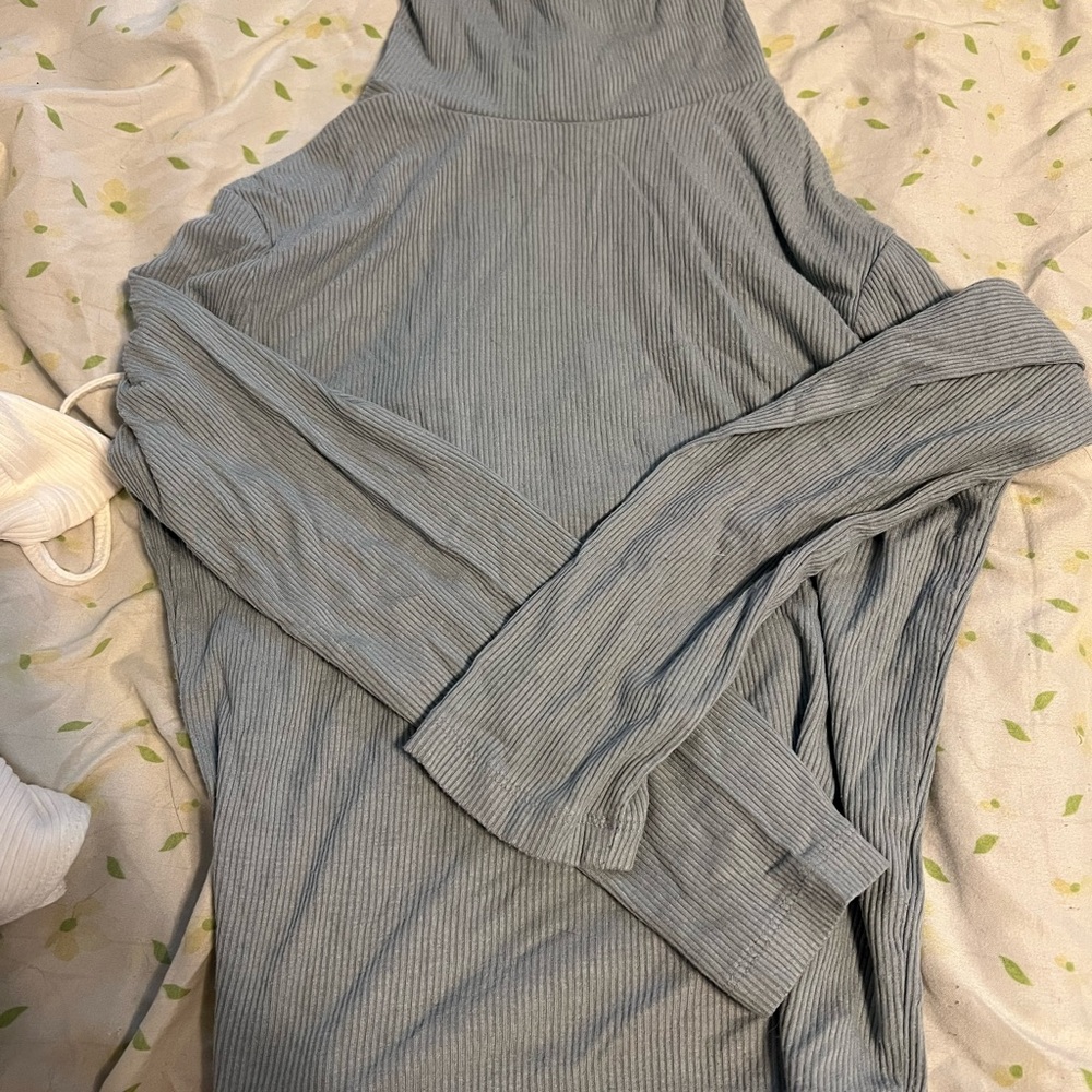 Forever 21 Light Gray Ribbed Turtleneck
